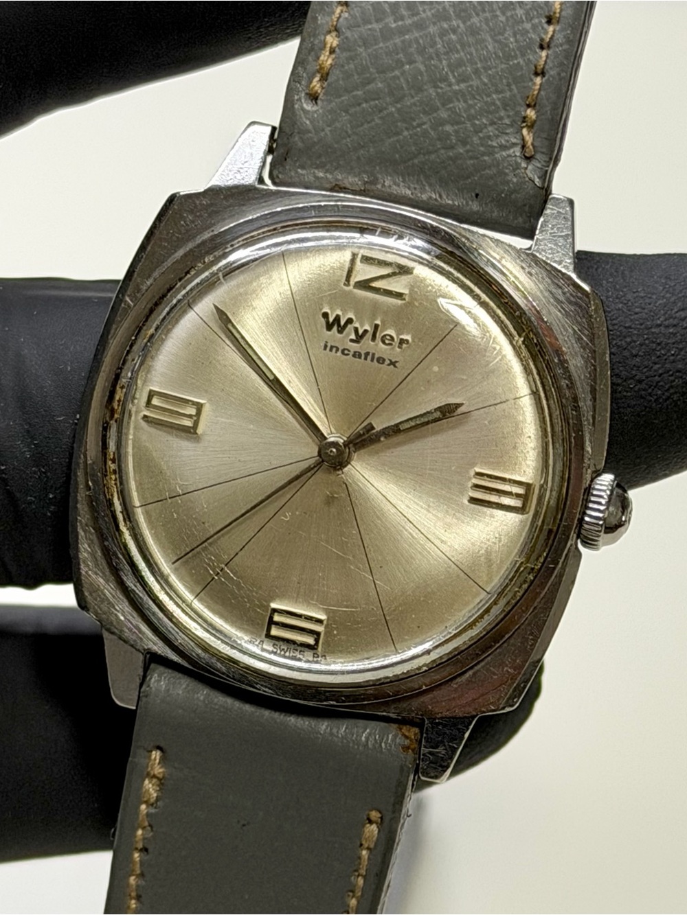1968 Wyler Incaflex 2-1122 Mechanical Crosshair Dial 32mm Vintage Men’s Watch